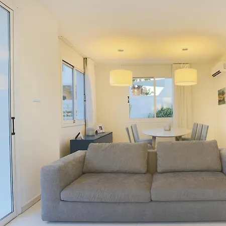 Pernera Gardens * بروتاراس