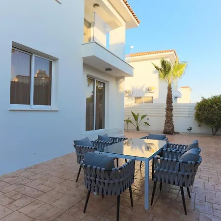 Pernera Gardens بروتاراس