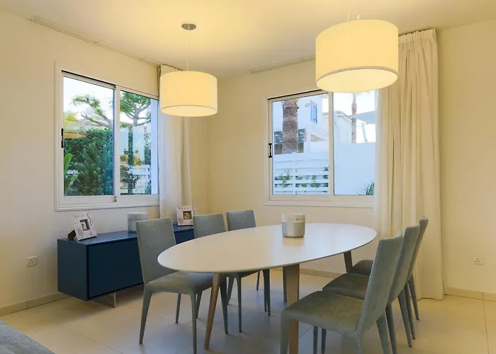 Βίλα Pernera Gardens Πρωταράς