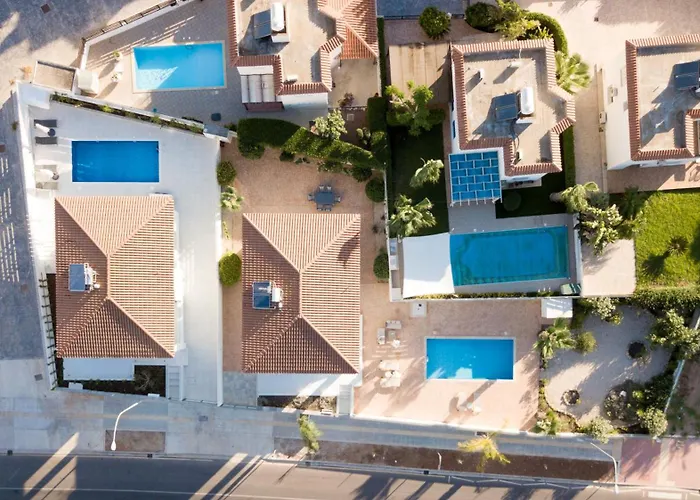 Βίλα Pernera Gardens *